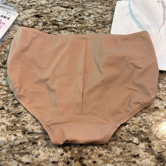 Low Rise Nude Panty - Picture 5 of 7